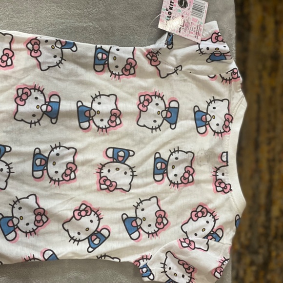 NWT Hello Kitty Girls T-Shirt - Size 4 - Picture 5 of 5